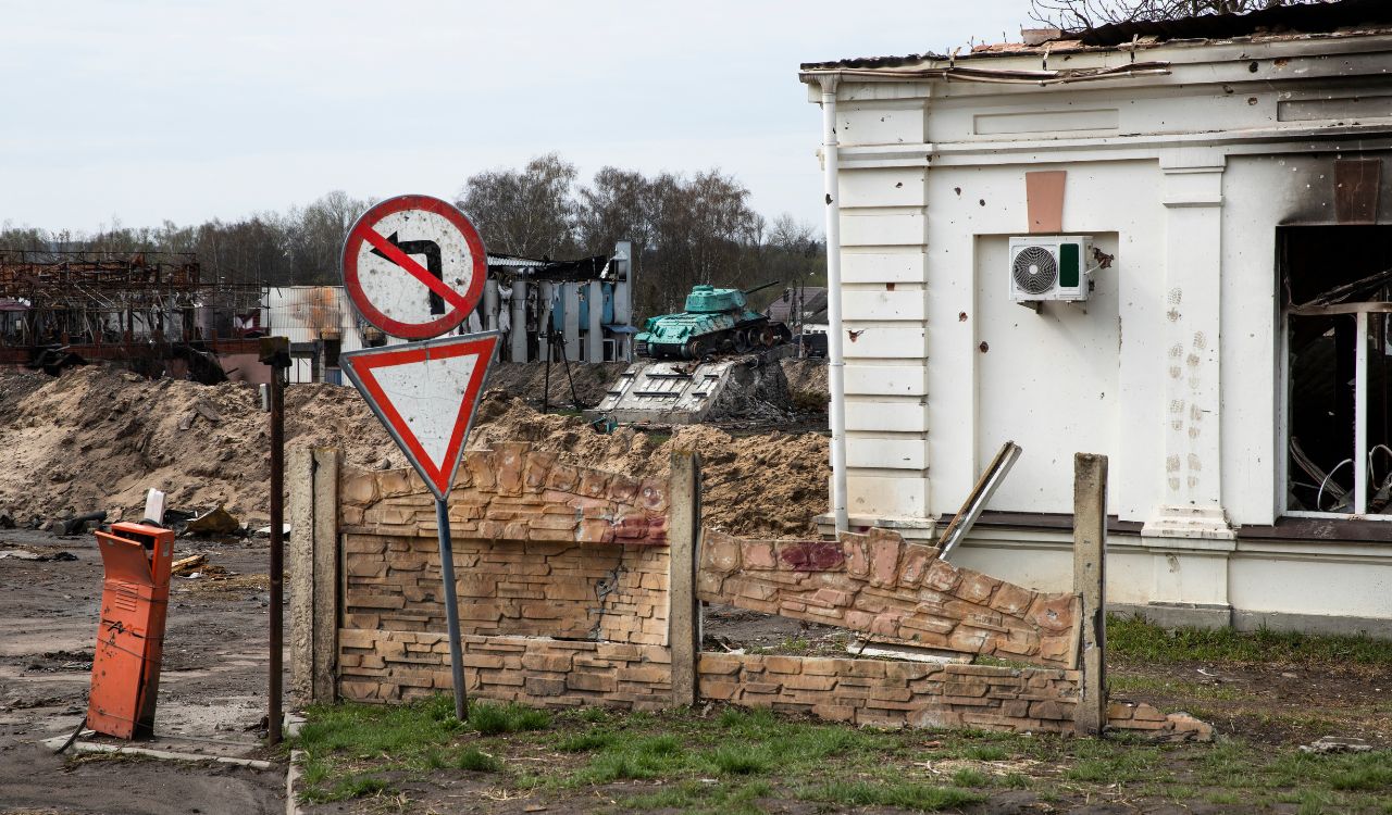 A House Divided Cannot Stand: Powerful Quotes, Biblical Meaning, and Prayers for Unity and Strength