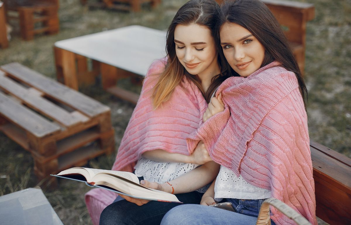 Bible Verses About Sisters: Meaning, Love & Faith
