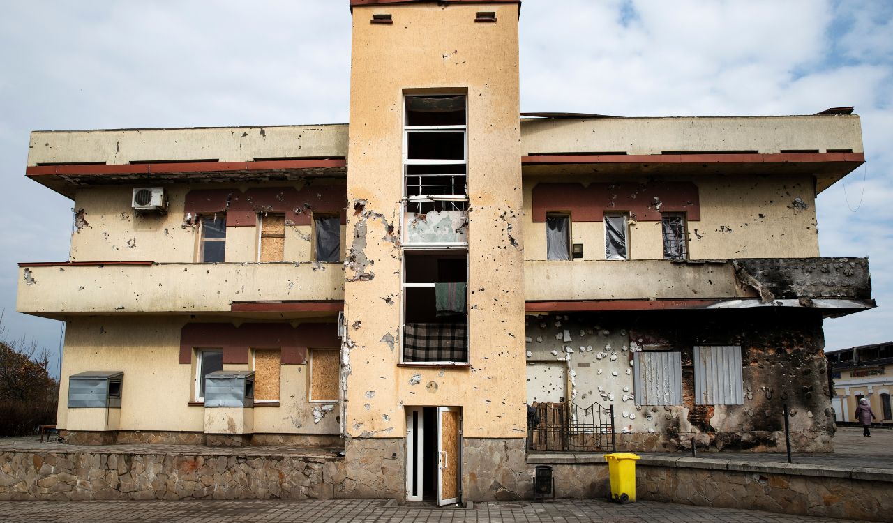 A House Divided Cannot Stand: Powerful Quotes, Biblical Meaning, and Prayers for Unity and Strength